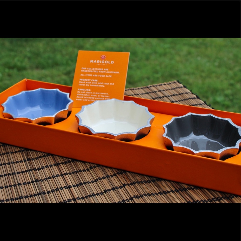HP🎉MARIGOLD ARTISANS Fluted 3 Bowl ENAMEL Set
